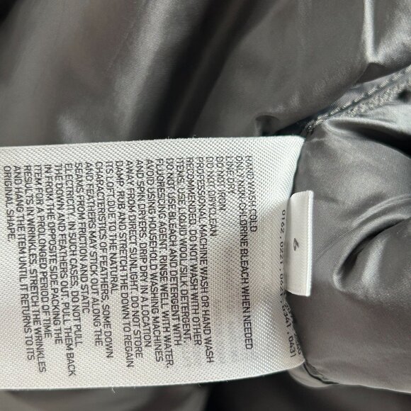 Uniqlo Womens Puffer Vest Medium Gray Lightweight Warm Jacket Packable Outdoor - Picture 5 of 8